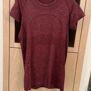 Women's Lululemon Swiftly Tech Heathered Maroon T-shirt.  Size 12